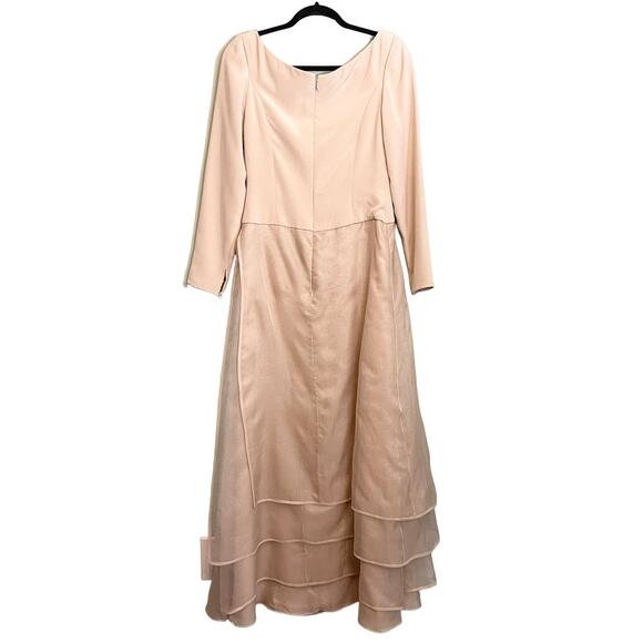 Carolina Herrera Razooks Champagne Lined 100% Silk V Neck Long Sleeve Gown Small - Picture 2 of 16